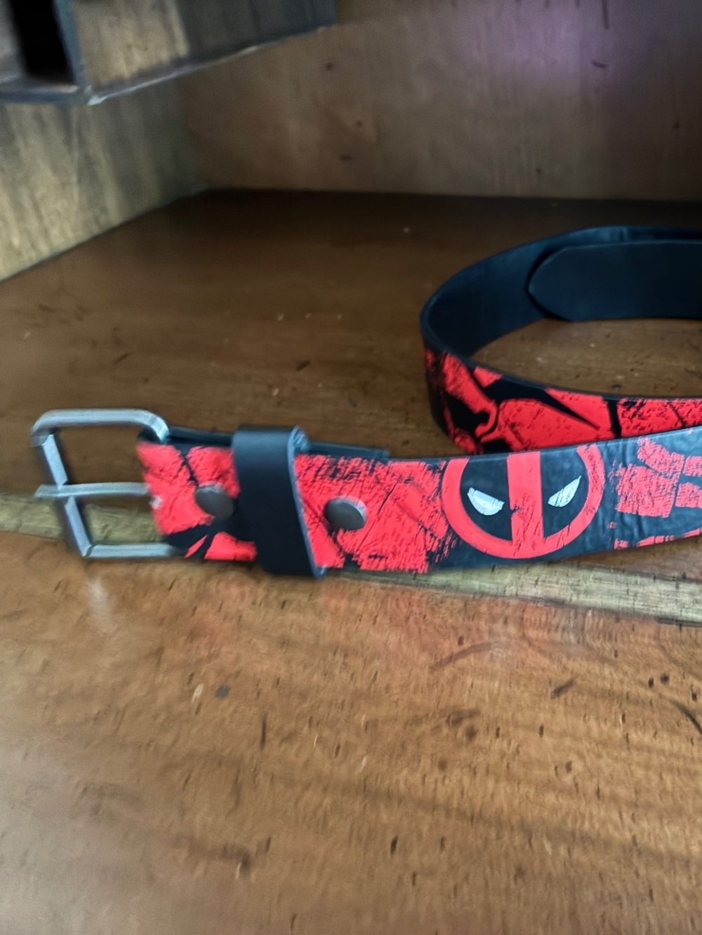 Black Marvel Deadpool belt featuring a bold red design Size M (32-34) BioWorld